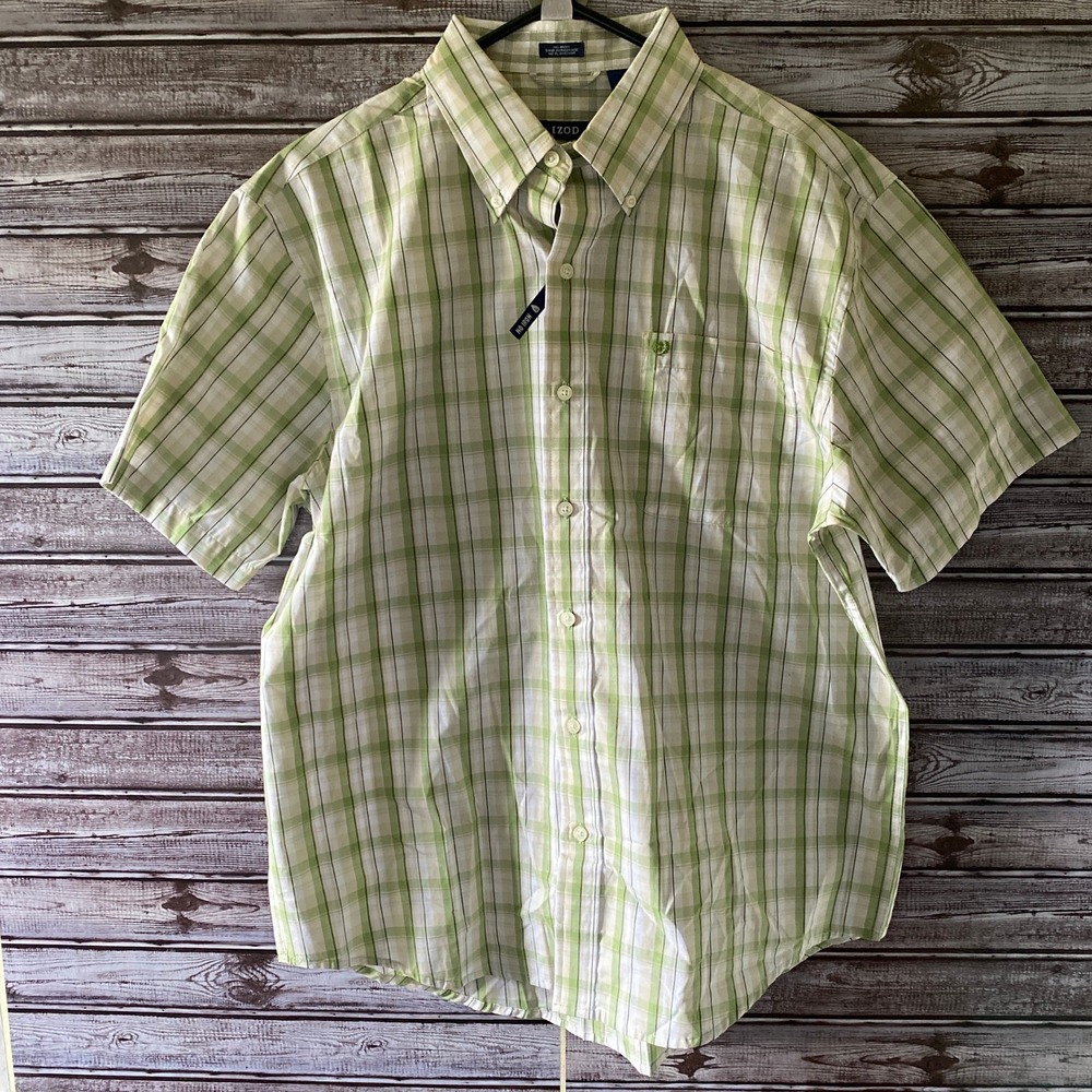 Izod Men's Short-Sleeved Button-Down Shirt Size L Chest Pocket Logo‎ NWT